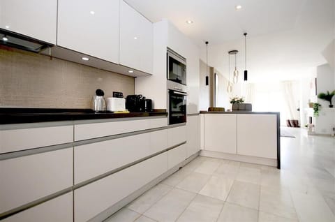 Another picture of the modern kitchen from another angle