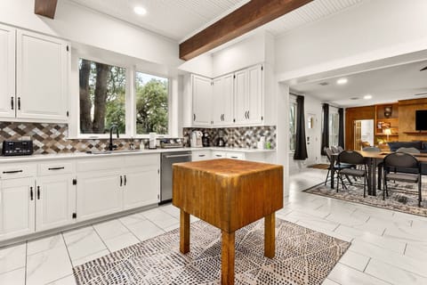 Open-concept flow meets cozy elegance in this kitchen-dining combo designed for effortless entertaining.