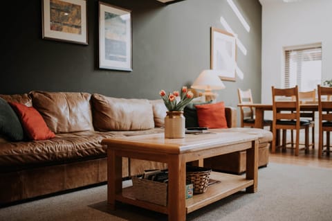 The Purple Pheasant, Pattys Barn