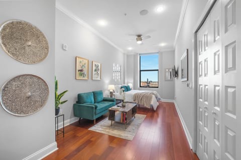Bright Northern Liberties studio with queen bed, full kitchen, modern bathroom, and floor-to-ceiling windows.