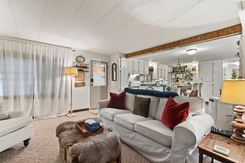 Open floor plan between the kitchen and living room makes conversations easy!