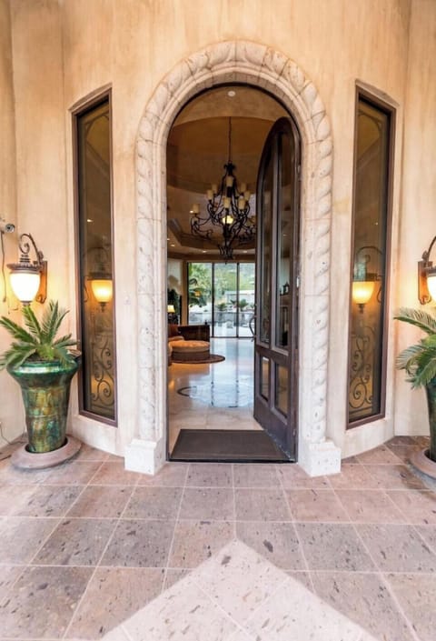 Entrance to the Mansion Toscania