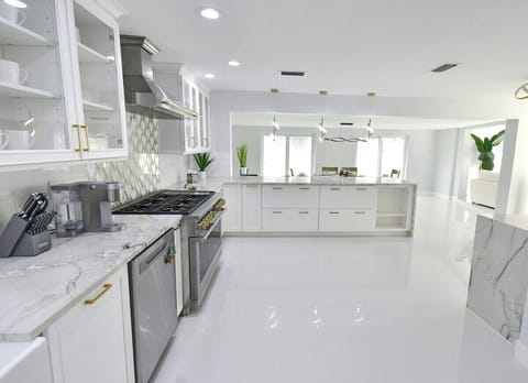 Fully equipped kitchen with modern appliances and cook wear.