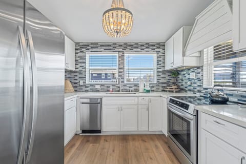 Fully updated kitchen with beautiful appliances