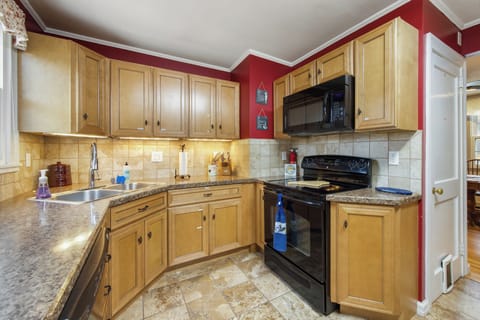 Kitchen appliances with microwave