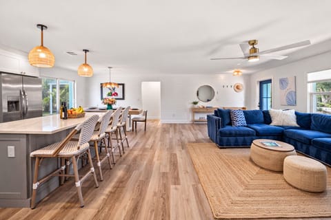 Kitchen and cozy family room - perfect for entertainment