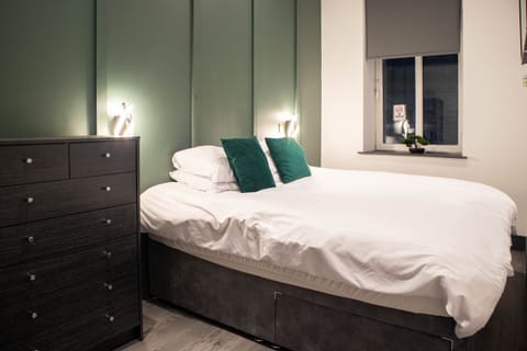 Bedroom With Super King Bed 