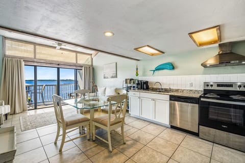 Dining with a great gulf view!