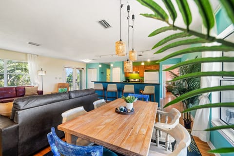 Dine among the palms!