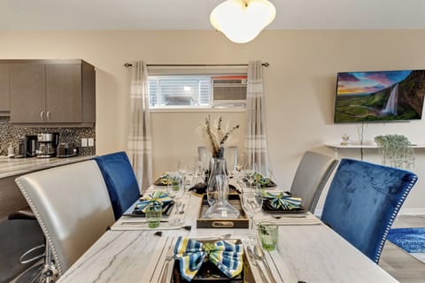 Enjoy a sophisticated culinary experience in our dining seating 6