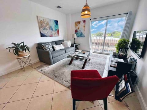 This huge 1/1 apartment has a new comfy sofa bed and a big smart TV to enjoy your favorite Netflix shows! 