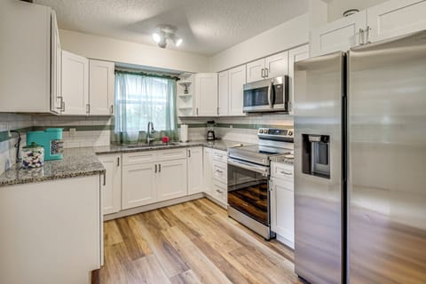 Kitchen | Cooking Basics | Keurig Coffee Maker | Microwave | Blender