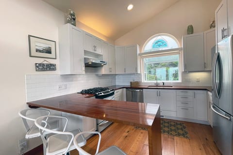 Plenty of room to meal prep.