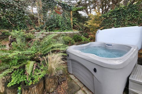 Emerse yourself in relaxing bubbles and jets!