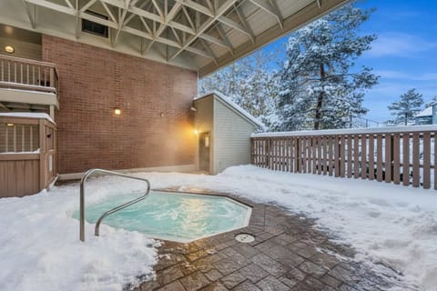 Hot tub: Shared hot tub, closes at 10 PM, open access