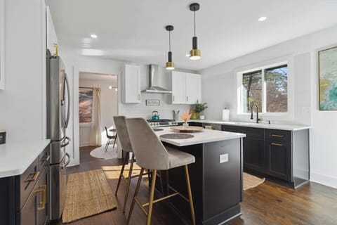 Modern, chic, and welcoming. Your perfect spot to dine.