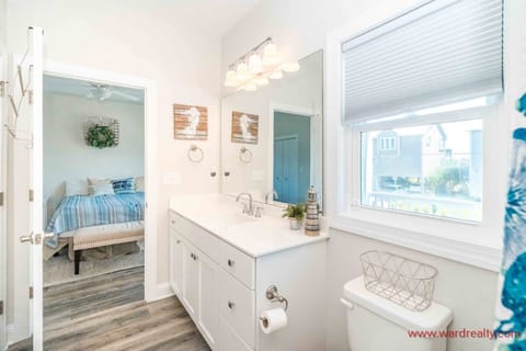 En Suite Bathroom off King Bedroom II