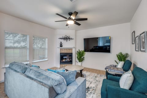 Stunning and Spacious living room