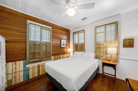 Unit with one king bed