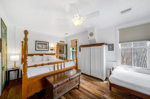 Unit with one king bed