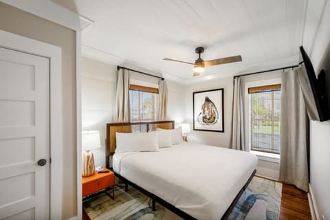 Unit with one king bed