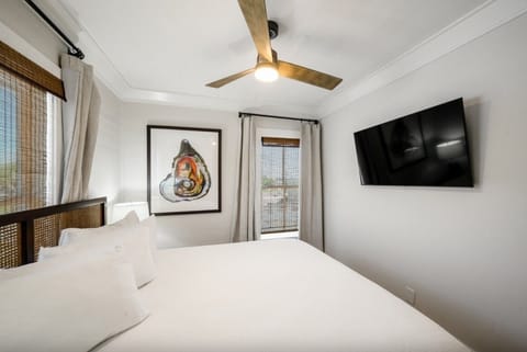 Unit with one king bed