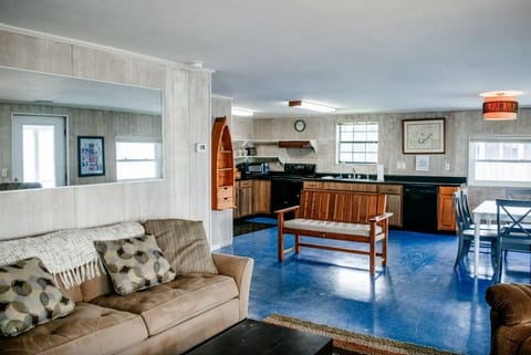 Living & dining area