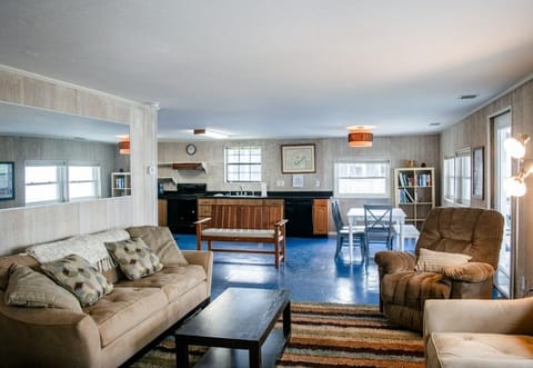 Living & dining area