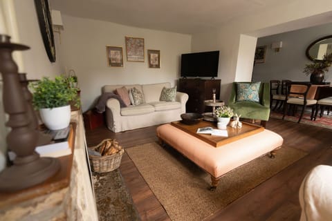 Living Room / Lounge