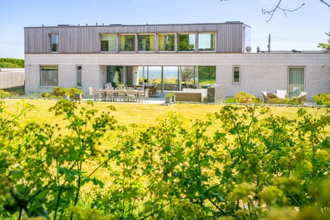 Heath House, Thorpeness: Rear enclosed garden