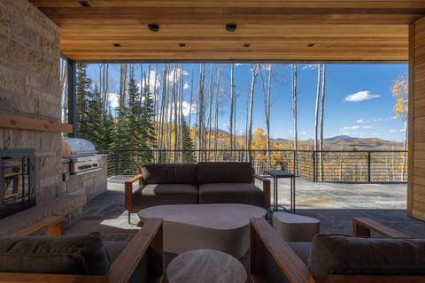 5.01-telluride-the-summit-deck-view