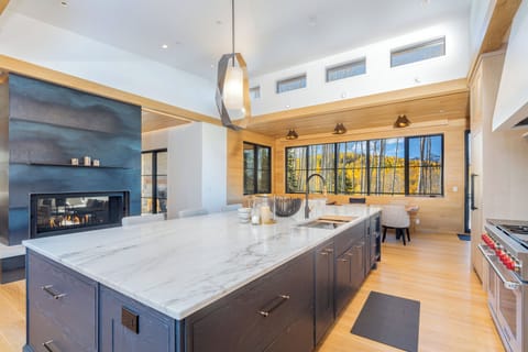 3.0-telluride-the-summit-kitchen-
