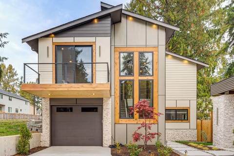 Everett Vacation Rental | 2BR | 2.5BA | 1 Step to Enter | 1,200 Sq Ft