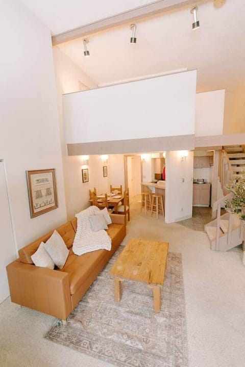 Super comfortable leather sofa to relax after a day out on the mountain!
