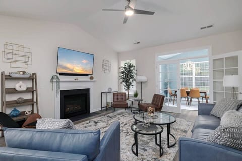Open floor concept with the kitchen, living room and dining room! Plenty of space for cooking and entertaining with loved ones.