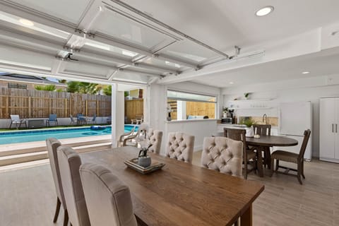 Social Room Dining  2