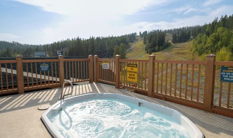 The shared spa facing the ski slopes, providing an opportunity to plan your next day exploring the mountain. | Exterior
