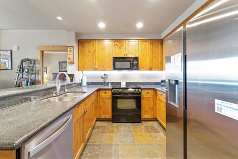 The fully stocked kitchen with plenty of room to cook up your favorite meals. | Main Level