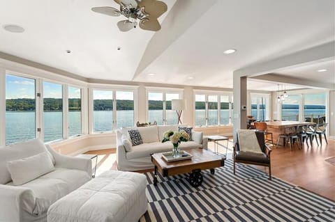 Panoramic Lake Views from the Main Living Room – Floor-to-ceiling windows bring the lake right inside.