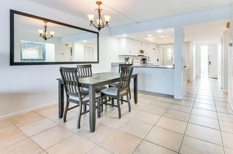 Dining Area | Central A/C & Heat