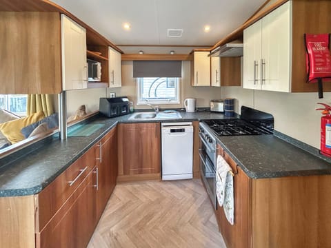 Kitchen area | 7 Burnham, Burnham-on-Sea