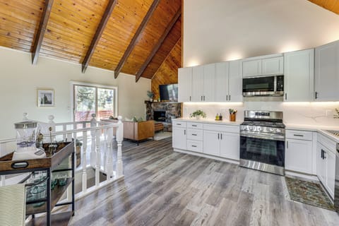 Kitchen | Main Level | Drip & Single-Serve Coffee Makers | Cooking Basics