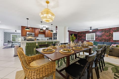 Vacation rule: calories don’t count when the dining space looks this good. Gather your crew and dig into meals that taste even better with a side of laughter.