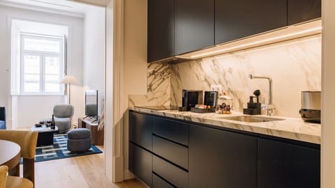 A contemporary kitchen with marble countertops — where beauty meets practicality.
 #AndoLiving #Portugal #Santos #MarbleVibes #ModernKitchen