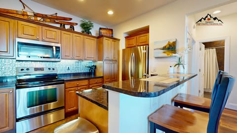 6 Kitchen with Breakfast Bar