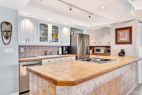 Harbor Towers – Bayfront Luxury with Pool & Tennis (5242)