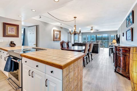 Harbor Towers – Bayfront Luxury with Pool & Tennis (5237)