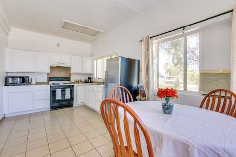 Dining Table | Dishware & Flatware