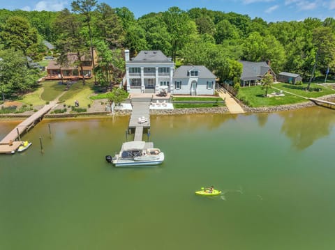 Perfectly positioned right on a quiet cove on beautiful Lake Norman 
