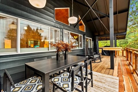 Outdoor dining & rocking chair seating